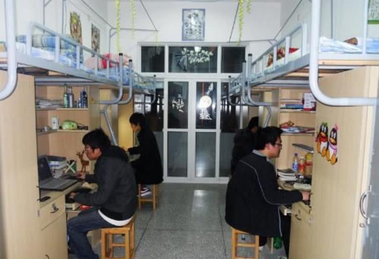 大学生在学校都是打游戏的吗？